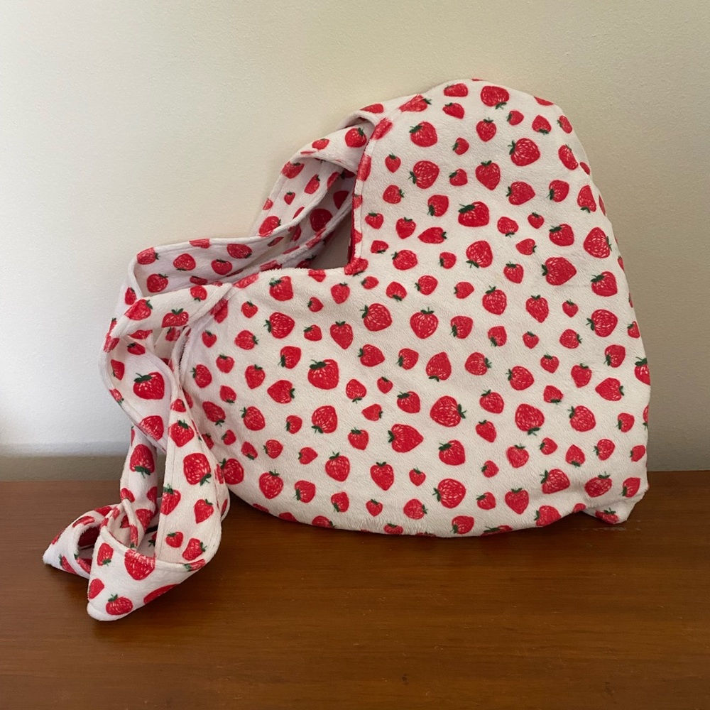 Heart shaped tote shoulder bag